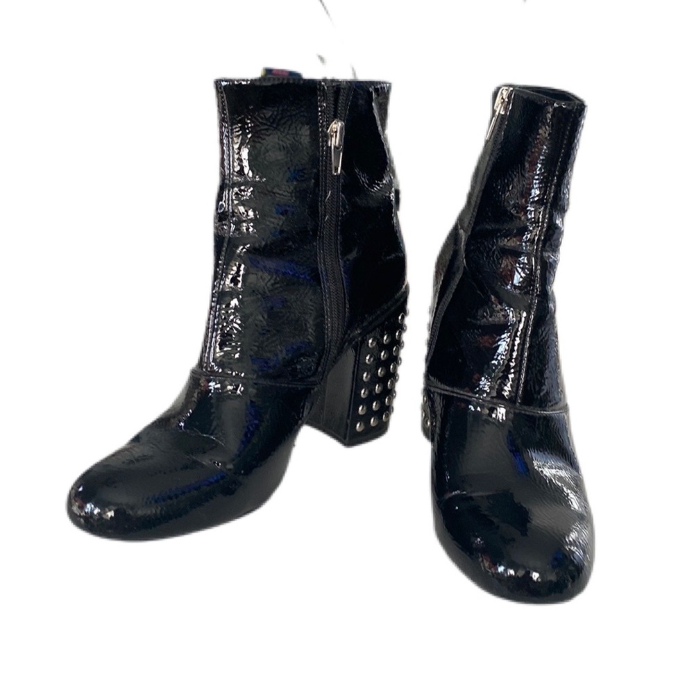 Black Steve Madden ankle booties size 8.